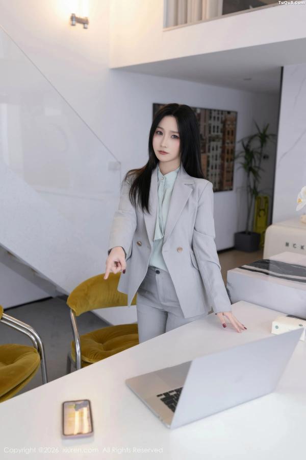   [XiuRen]高清写真图 2026.01.28 No.11285 杏子Yada 性感OL服饰第7张图片
